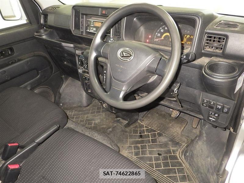 Daihatsu  2020-03 8665584-4
