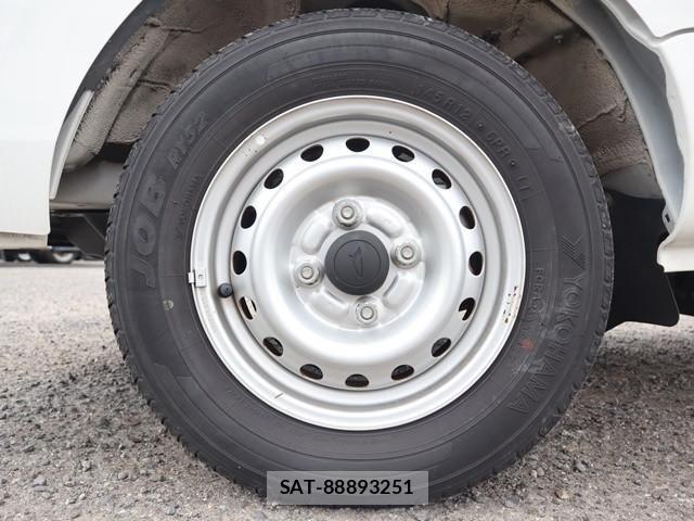 Daihatsu HIJET TRUCK 2019-04 1228283-25