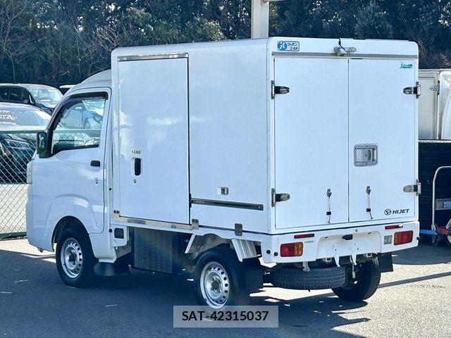Daihatsu HIJET TRUCK 2016-06 3832938-12