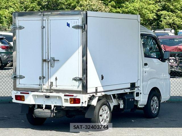 Daihatsu HIJET TRUCK 2015-06 6994080-2