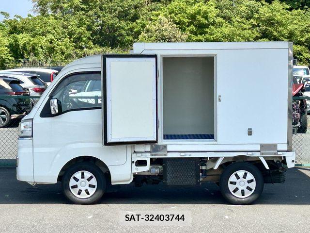 Daihatsu HIJET TRUCK 2015-06 6994080-8