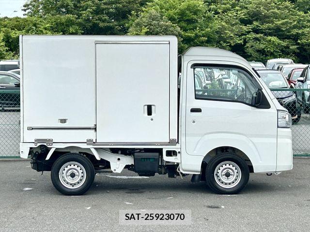 Daihatsu HIJET TRUCK 2021-12 8035918-9