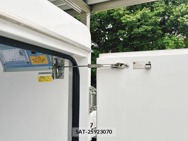 Daihatsu HIJET TRUCK 2021-12 8035918-19