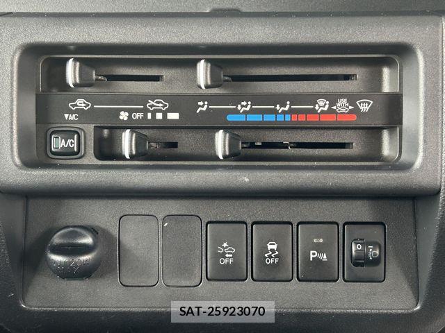 Daihatsu HIJET TRUCK 2021-12 8035918-23