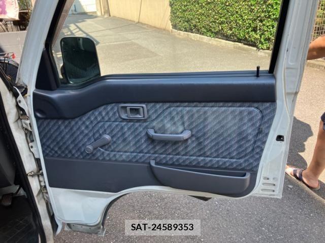 Daihatsu HIJET TRUCK 2002-01 8158554-9