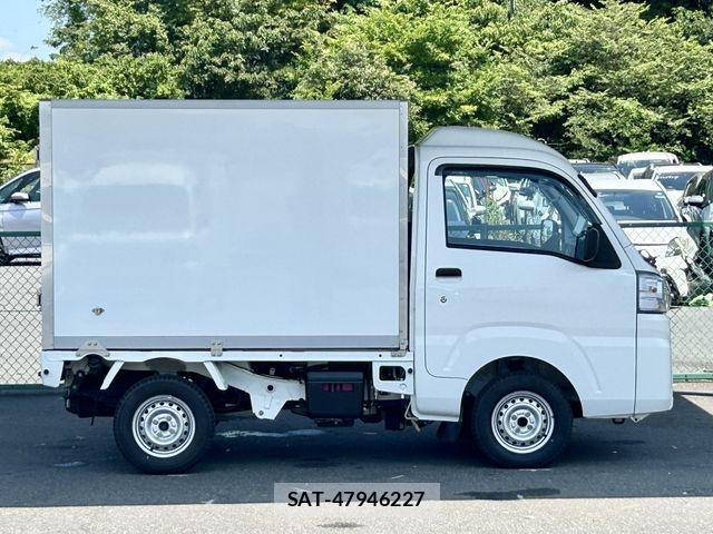 Daihatsu HIJET TRUCK 2021-05 8245397-9