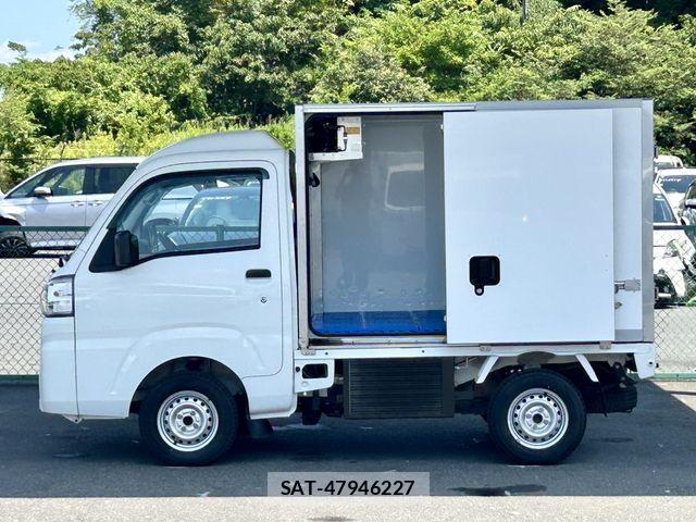 Daihatsu HIJET TRUCK 2021-05 8245397-8