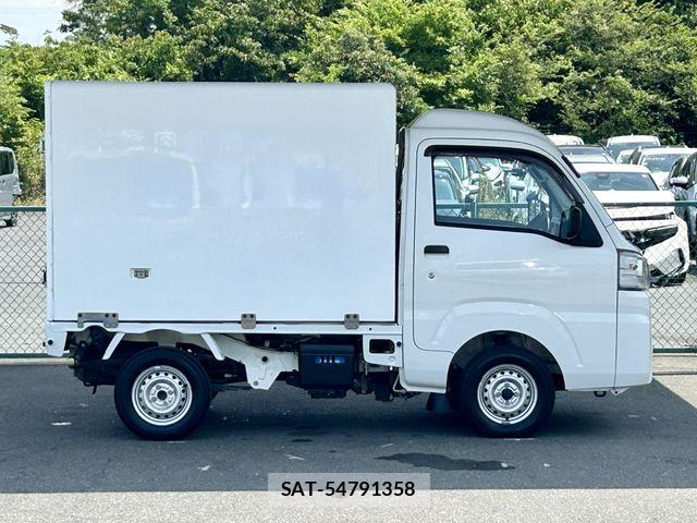 Daihatsu HIJET TRUCK 2017-02 8366212-9