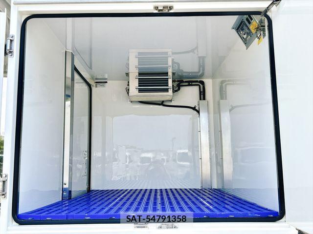Daihatsu HIJET TRUCK 2017-02 8366212-13