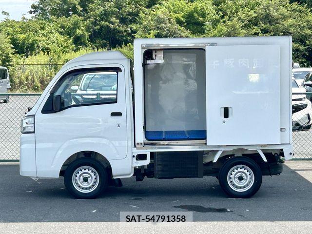 Daihatsu HIJET TRUCK 2017-02 8366212-8
