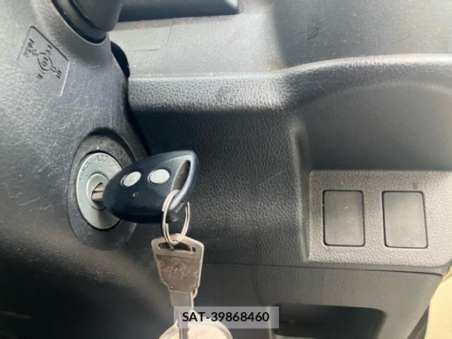 Daihatsu HIJET TRUCK 2015-08 8438201-9