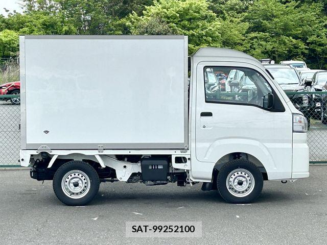 Daihatsu HIJET TRUCK 2026-07 8742638-9