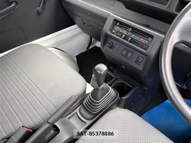 Daihatsu HIJET TRUCK 2021-04 8158555-22