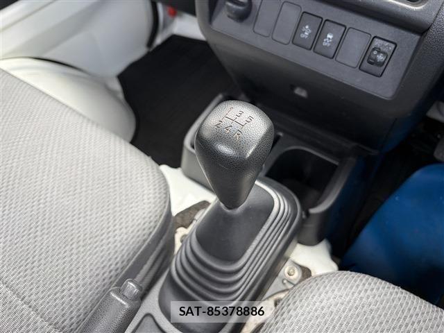 Daihatsu HIJET TRUCK 2021-04 8158555-24