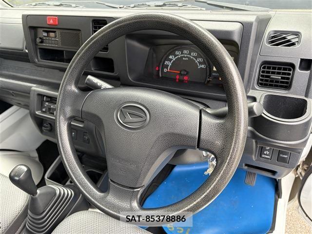 Daihatsu HIJET TRUCK 2021-04 8158555-25