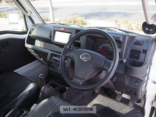 Daihatsu HIJET TRUCK 2017-06 3832949-1