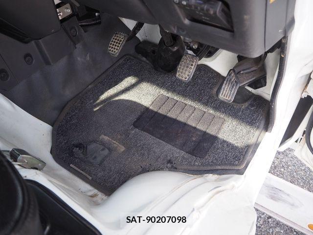 Daihatsu HIJET TRUCK 2017-06 3832949-21