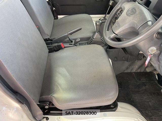 Daihatsu HIJET TRUCK 2015-02 4371115-17