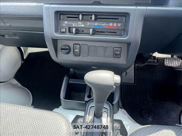 Daihatsu HIJET TRUCK 2017-04 6000579-17