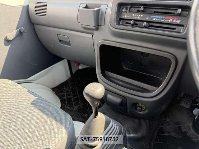 Daihatsu HIJET TRUCK 2012-02 6215426-24
