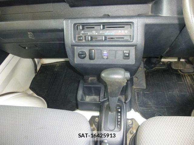 Daihatsu HIJET TRUCK 2017-04 6815266-12