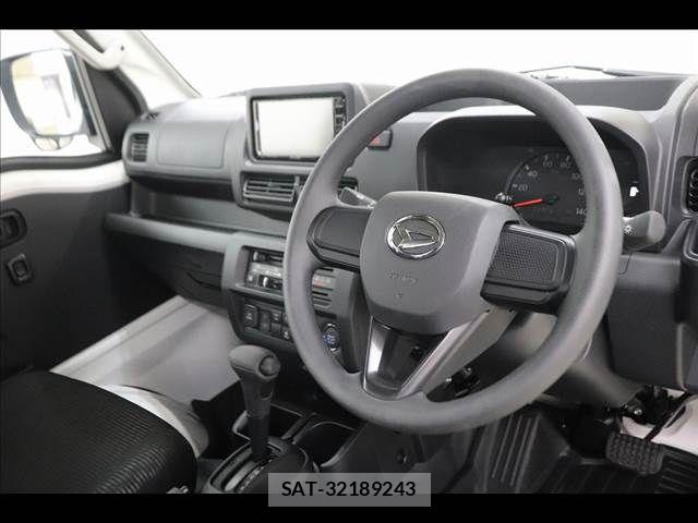 Daihatsu HIJET TRUCK 2025-07 7219510-28