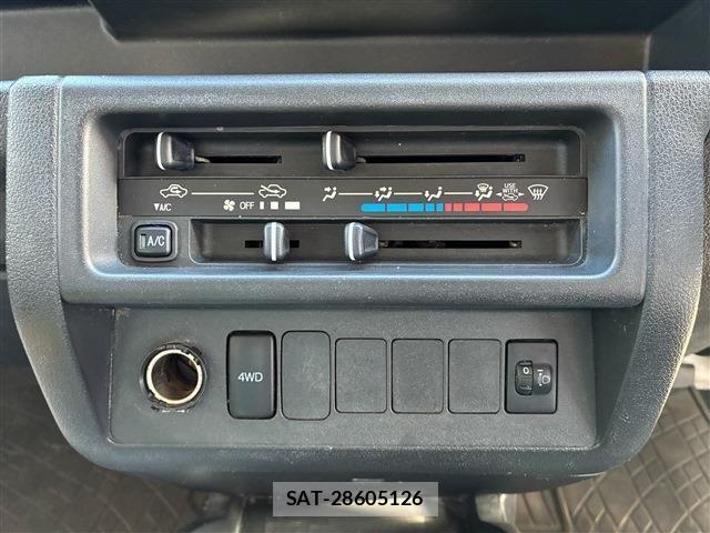 Daihatsu HIJET TRUCK 2017-06 7327453-9