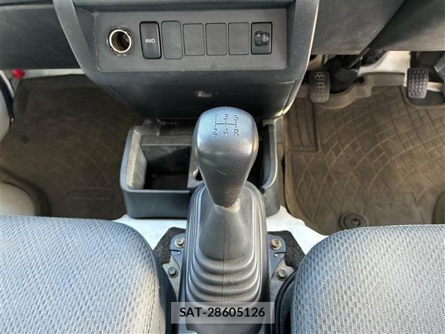 Daihatsu HIJET TRUCK 2017-06 7327453-11