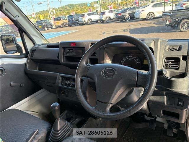Daihatsu HIJET TRUCK 2017-06 7327453-1