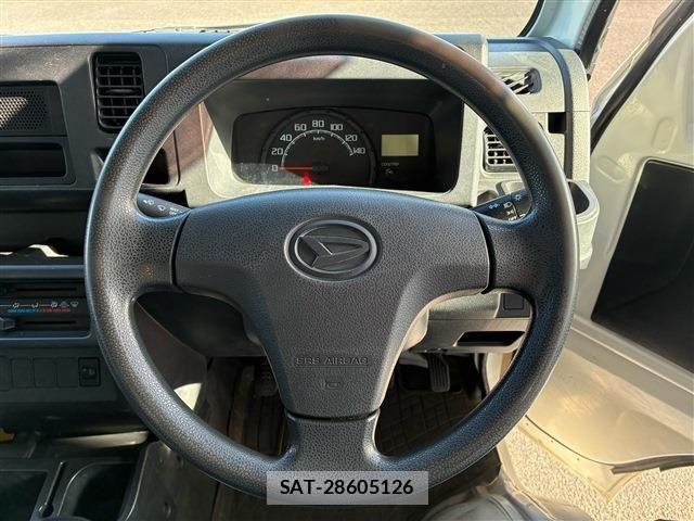 Daihatsu HIJET TRUCK 2017-06 7327453-8