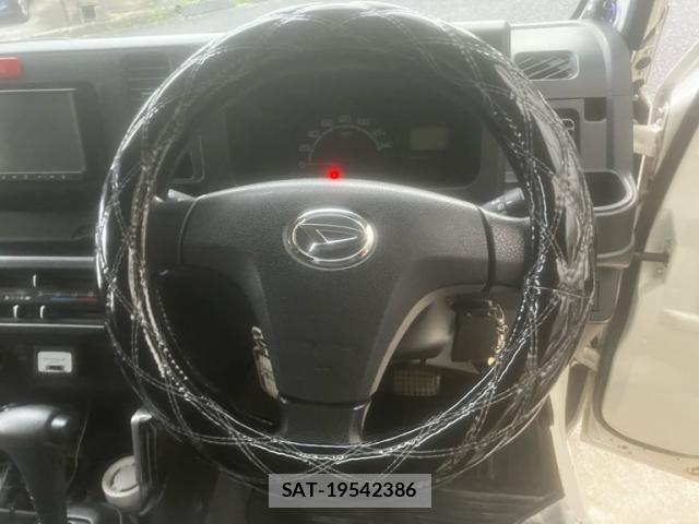 Daihatsu HIJET TRUCK 2018-08 8035948-9
