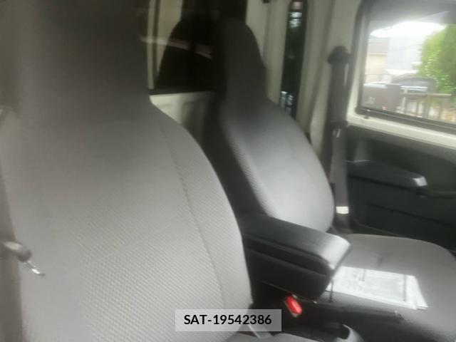 Daihatsu HIJET TRUCK 2018-08 8035948-6