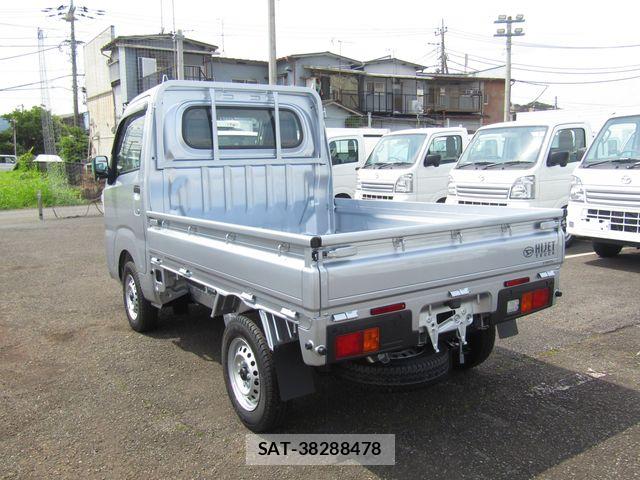 Daihatsu HIJET TRUCK 2026-04 8035944-6