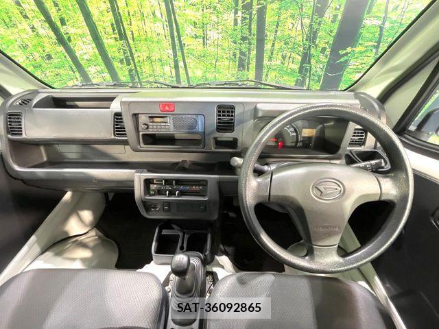 Daihatsu HIJET TRUCK 2017-02 8207842-1