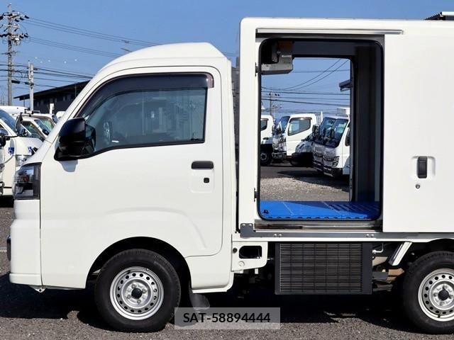 Daihatsu HIJET TRUCK 2022-01 8230309-9
