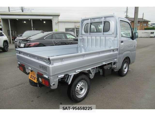 Daihatsu HIJET TRUCK 2025-10 8354635-4