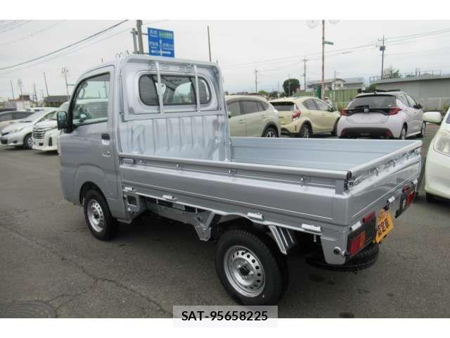 Daihatsu HIJET TRUCK 2025-10 8354635-6