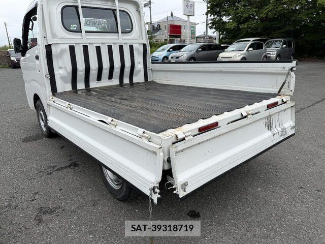 Daihatsu HIJET TRUCK 2022-05 8412794-17