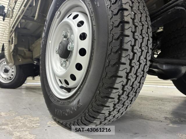 Daihatsu HIJET TRUCK 2024-08 8562132-27