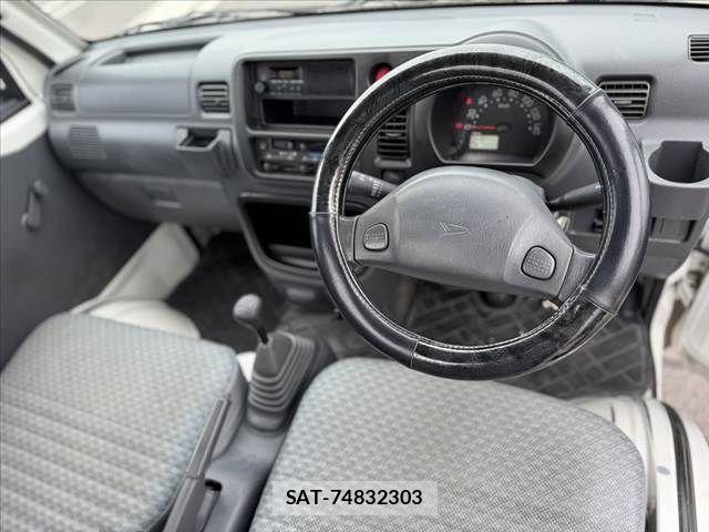 Daihatsu HIJET TRUCK 2013-02 8742654-1