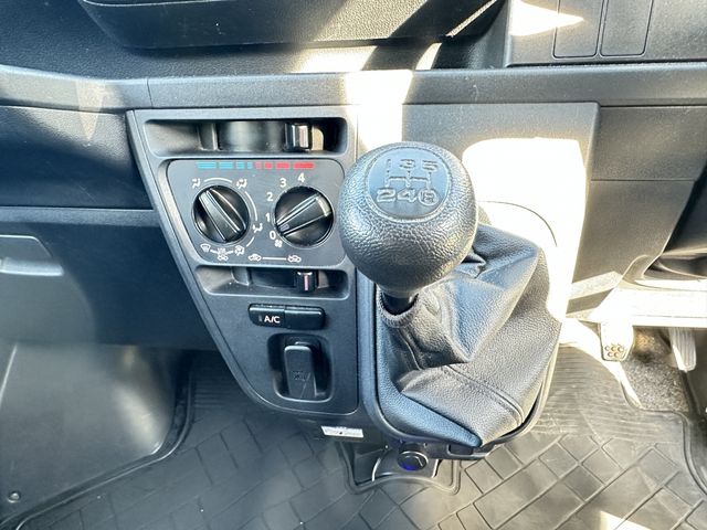 Daihatsu HIJET VAN 2018-08 1545870-20