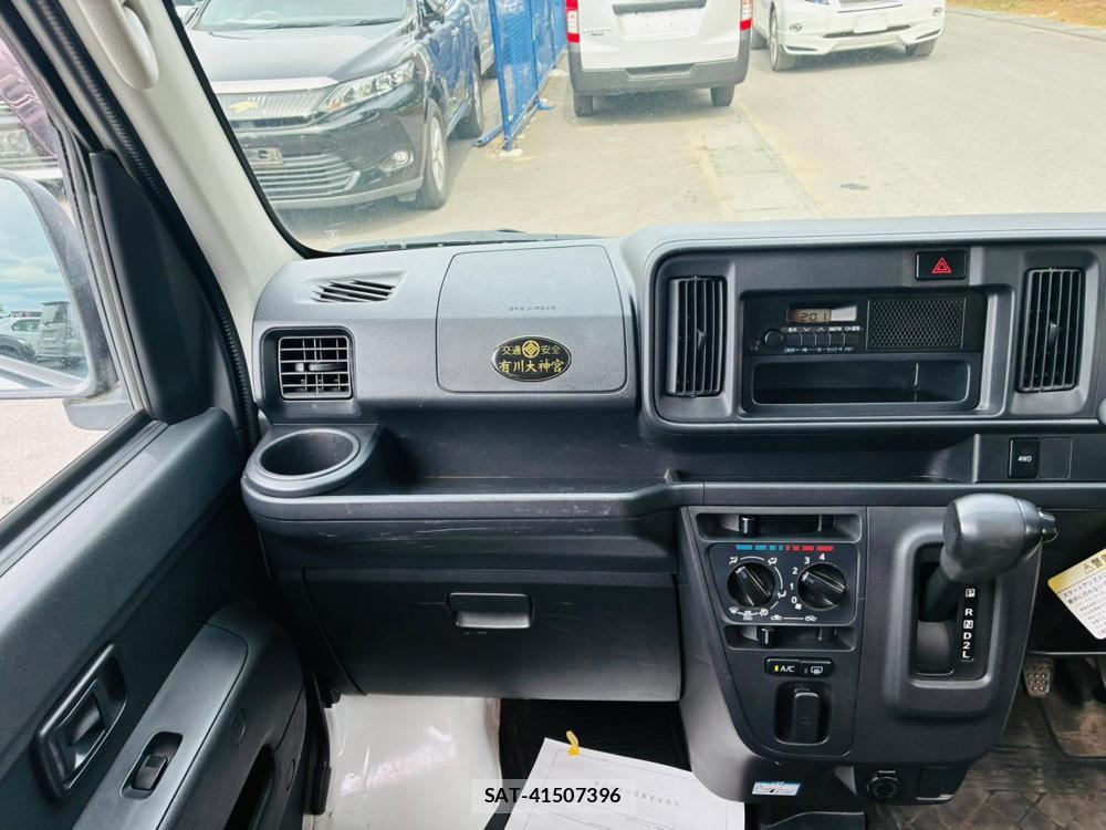 Daihatsu HIJET VAN 2020-08 8301395-16