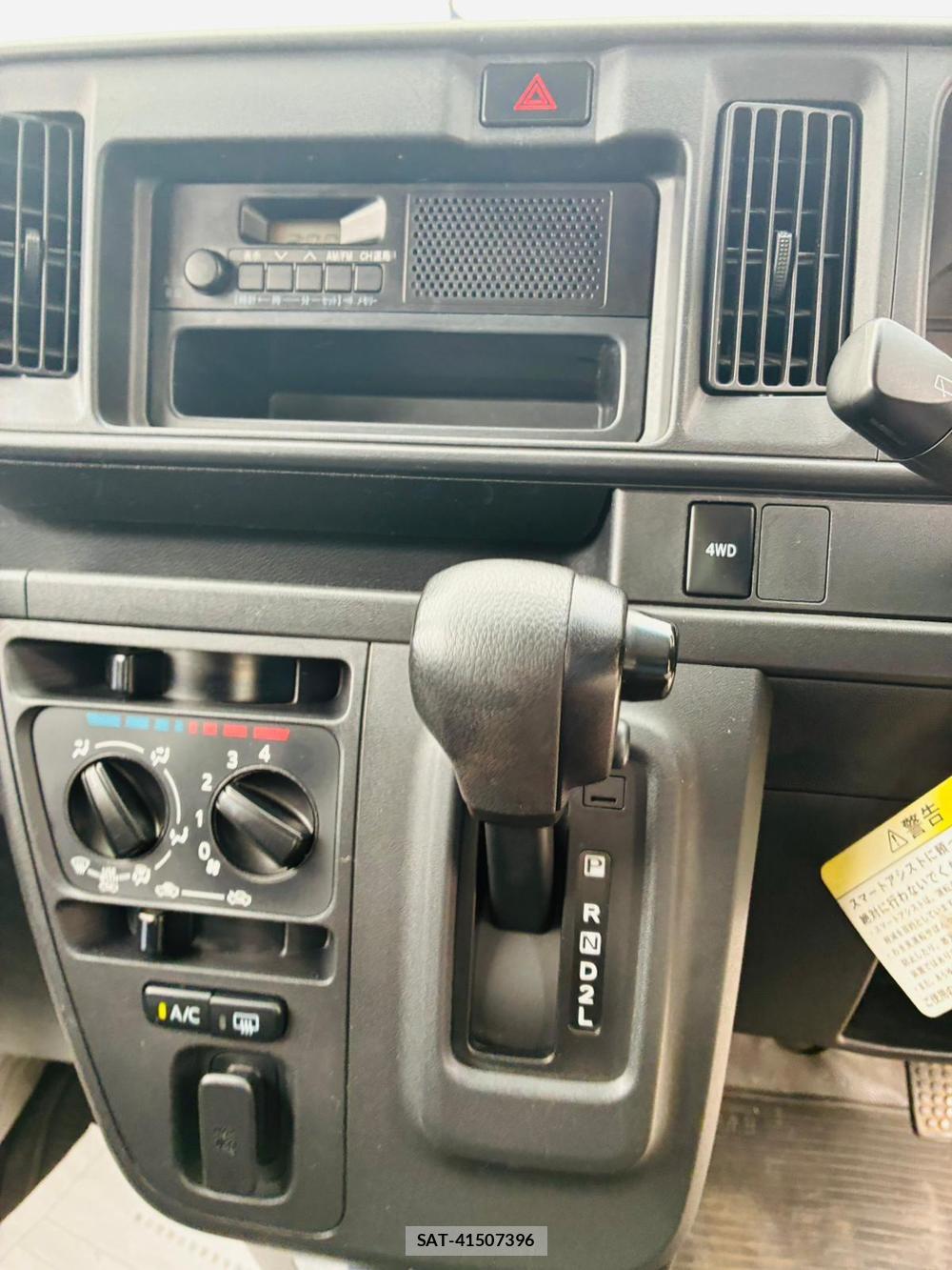 Daihatsu HIJET VAN 2020-08 8301395-18
