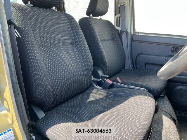 Daihatsu HIJET VAN 2019-06 7215920-7