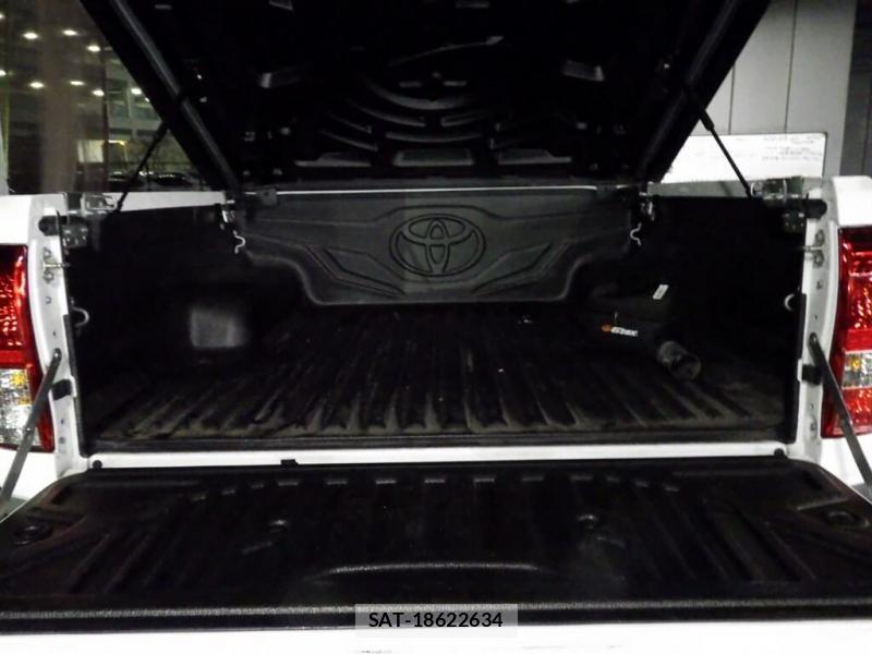 Toyota HILUX 2018--3 829394-4