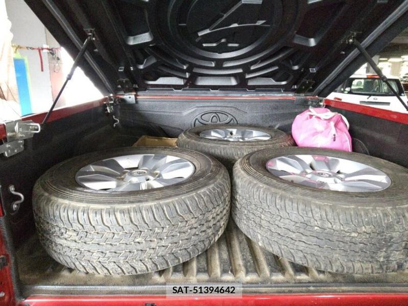 Toyota HILUX 2018--1 829393-4