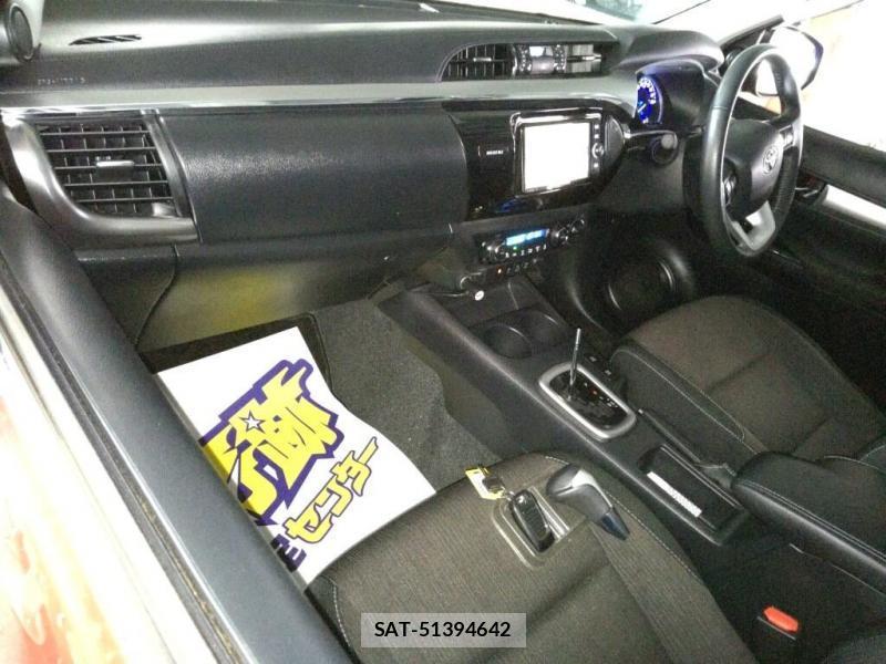 Toyota HILUX 2018--1 829393-5