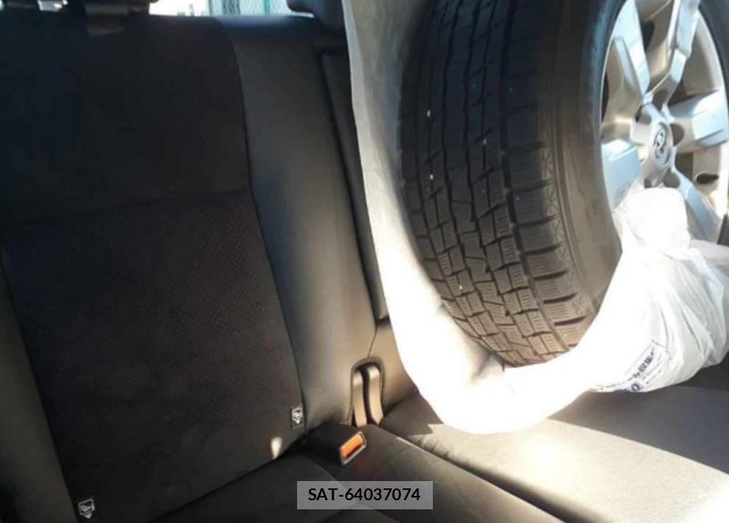 Toyota HILUX 2023-06 1284131-9