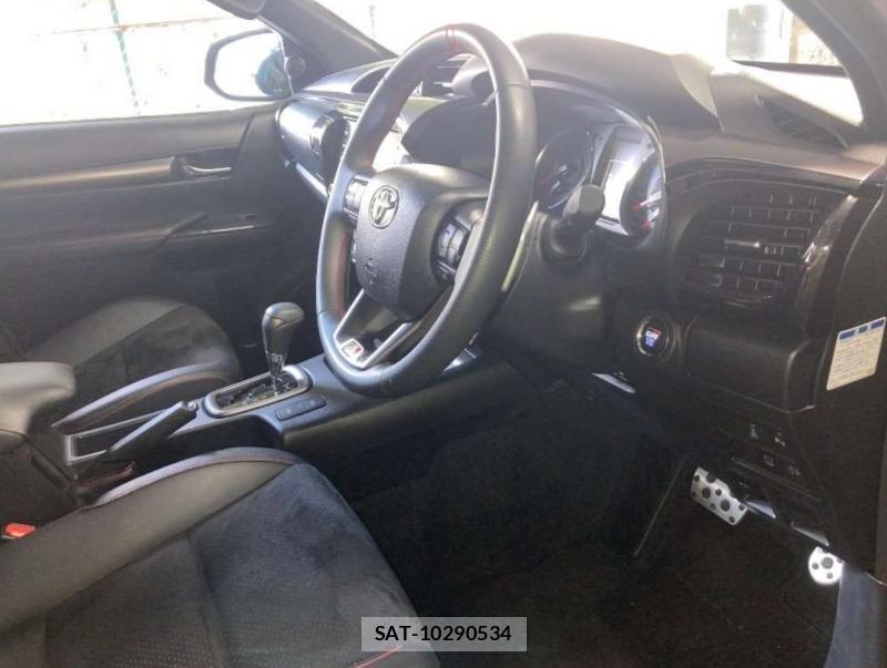 Toyota HILUX 2024-05 1284173-3