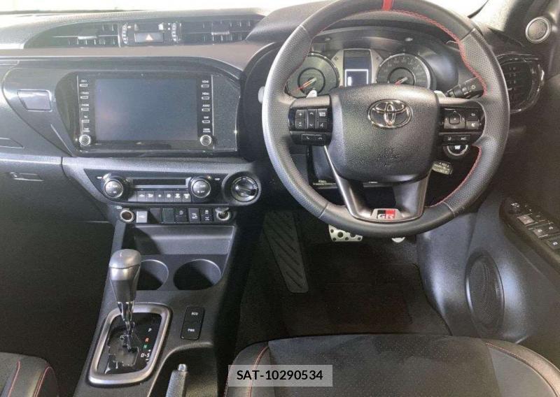 Toyota HILUX 2024-05 1284173-4
